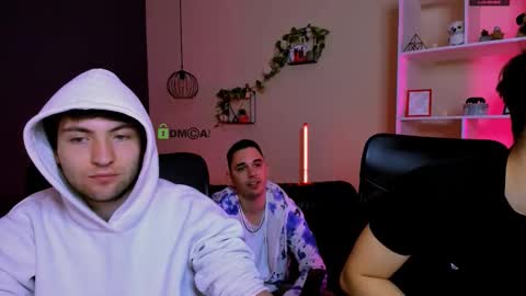 joseph_bear_ online show from March 15, 9:59 am