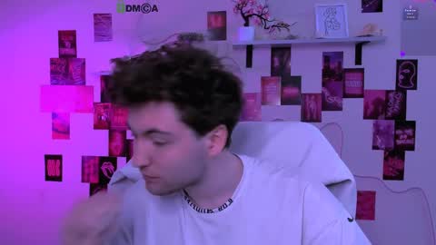 joseph_bear_ online show from April 12, 8:52 am