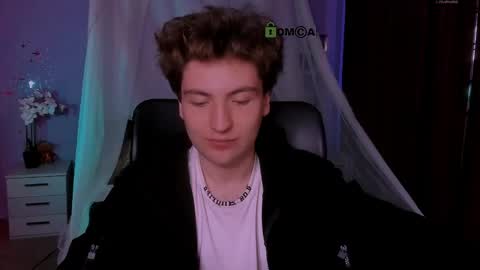 joseph_bear_ online show from April 22, 8:50 am