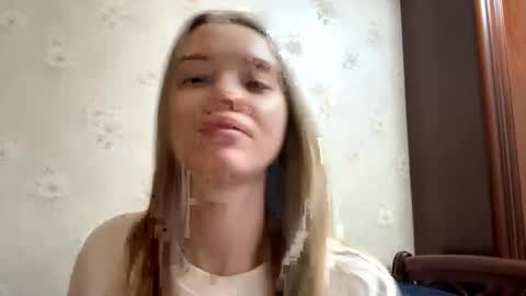 Snapshot of josephstahnke chatting on November 24, 5:29 am Anessa online show from November 24, 5:29 am