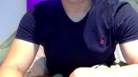 Snapshot of joshasian0713 chatting on December 4, 11:19 am joshasian0713 online show from December 4, 11:19 am