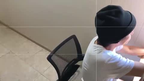 Nicolas online show from April 22, 5:47 pm