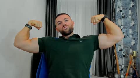 Snapshot of joshuamuscle69 chatting on January 21, 5:27 am joshuamuscle69 online show from January 21, 5:27 am