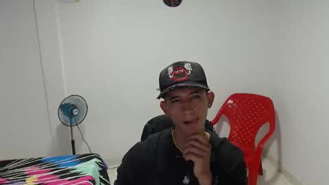 Snapshot of josue25sex chatting on December 17, 11:55 pm josue25sex online show from December 17, 11:55 pm