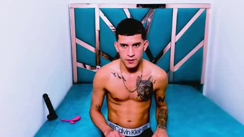 josue_linares online show from September 25, 2:48 am