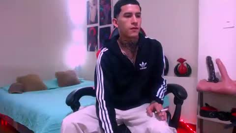 josue_linares online show from March 19, 1:20 am