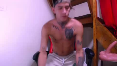 josue_linares online show from April 12, 9:53 pm