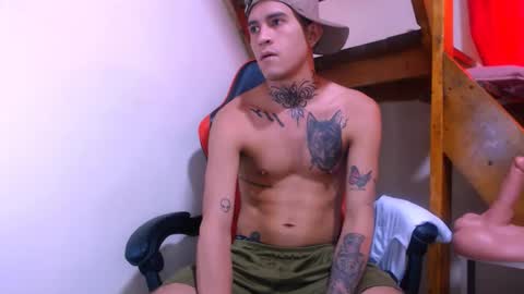josue_linares online show from April 14, 5:52 pm