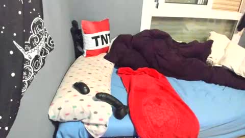 Yazzu online show from March 28, 8:19 pm