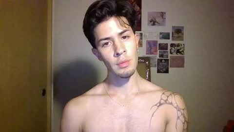 jotarojas1 online show from January 5, 7:17 am