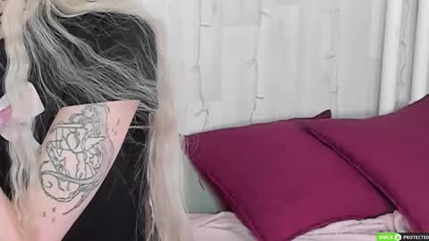 Snapshot of joybarker chatting on December 1, 1:38 pm Joy Barker online show from December 1, 1:38 pm