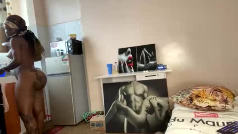 Snapshot of joyslim1 chatting on November 1, 11:56 am Butterflyass online show from November 1, 11:56 am