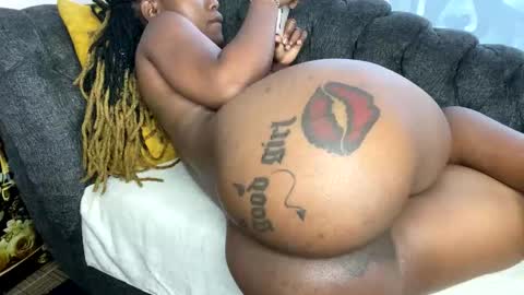 Snapshot of joyslim1 chatting on November 16, 5:13 am Butterflyass online show from November 16, 5:13 am