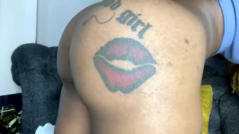 Snapshot of joyslim1 chatting on November 17, 2:17 am Butterflyass online show from November 17, 2:17 am