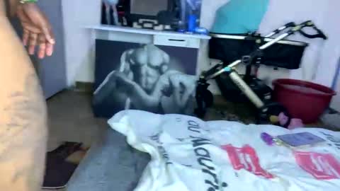 Snapshot of joyslim1 chatting on December 5, 2:20 am Butterflyass online show from December 5, 2:20 am