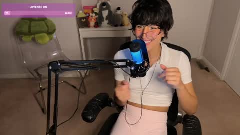 Snapshot of joystickjackie chatting on December 3, 11:35 pm Jackie Joy online show from December 3, 11:35 pm