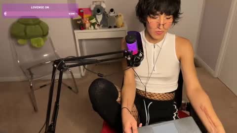 Snapshot of joystickjackie chatting on December 12, 12:38 am Jackie Joy online show from December 12, 12:38 am