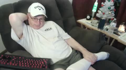 Snapshot of jpmel99 chatting on December 29, 3:11 am jpmel99 online show from December 29, 3:11 am