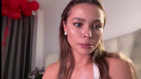 Jennie and Sophia online show from September 15, 4:29 pm