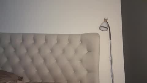 Jennie and Sophia online show from October 28, 6:32 pm