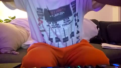 ju537705 online show from October 3, 5:04 am