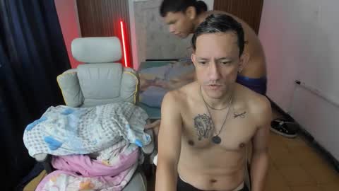 juan_and_luke online show from April 18, 12:53 pm