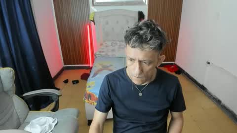 juan_and_luke online show from April 23, 11:53 am