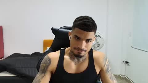 juan_gomez_1 online show from November 27, 11:07 pm