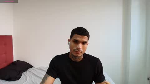 juan_gomez_1 online show from April 18, 9:48 pm