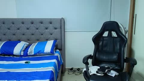 Snapshot of juan_gomez_1 chatting on July 8, 11:04 am juan_gomez_1 online show from July 8, 11:04 am