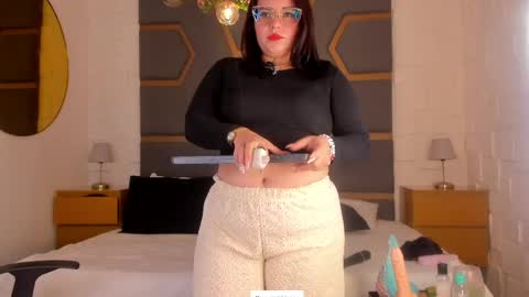 Juana Valkiria online show from April 23, 3:30 am