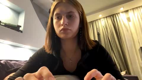 Lola online show from November 3, 2:07 pm