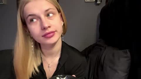 Lola online show from April 2, 6:00 am