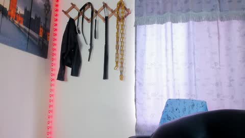 Juan Esteban online show from January 7, 7:49 pm