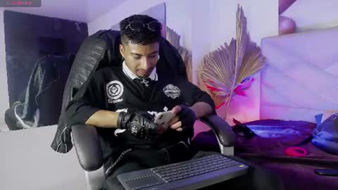 Snapshot of juancamilo66_ chatting on June 18, 5:39 pm juancamilo66_ online show from June 18, 5:39 pm
