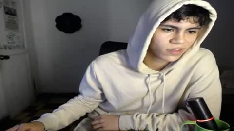 Snapshot of juanda_420 chatting on June 19, 7:34 am TheGoldenBoy online show from June 19, 7:34 am
