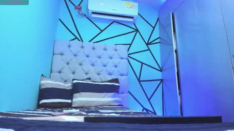 independent model online show from March 7, 3:42 pm