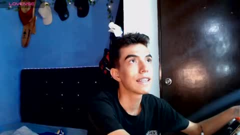 Snapshot of juandii26 chatting on May 17, 12:19 am juandi online show from May 17, 12:19 am