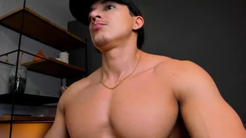 Snapshot of juandres007 chatting on June 19, 1:54 am JUANDRES online show from June 19, 1:54 am