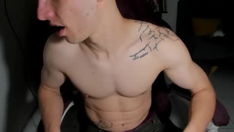Snapshot of juanisimo_ chatting on May 15, 4:41 am JUANISIMO online show from May 15, 4:41 am