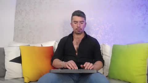 Juan k online show from December 5, 1:52 pm