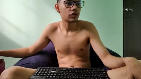 Snapshot of juansuarez204 chatting on December 29, 8:04 pm juansuarez204 online show from December 29, 8:04 pm