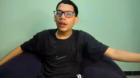 Snapshot of juansuarez204 chatting on January 6, 1:42 am juansuarez204 online show from January 6, 1:42 am