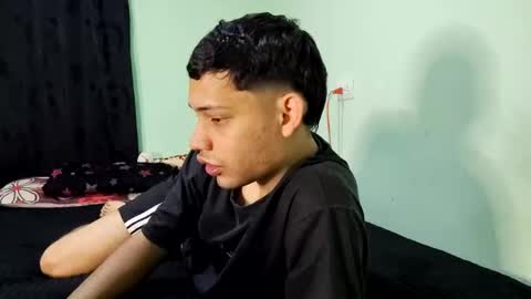 Snapshot of juansuarez204 chatting on February 6, 3:16 am juansuarez204 online show from February 6, 3:16 am