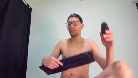 Snapshot of juansuarez204 chatting on February 15, 11:03 pm juansuarez204 online show from February 15, 11:03 pm