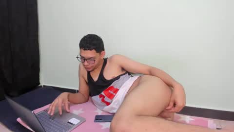 Snapshot of juansuarez204 chatting on February 20, 12:08 am juansuarez204 online show from February 20, 12:08 am