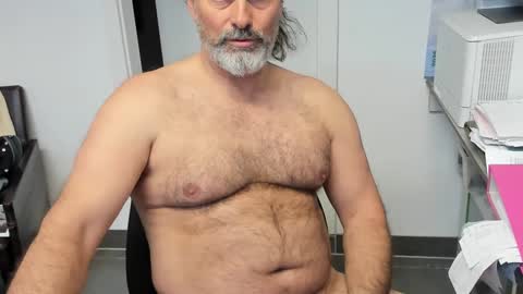 Snapshot of juergenkru chatting on February 19, 6:43 pm Giovanni50pro online show from February 19, 6:43 pm