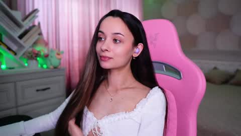 Snapshot of juicy___angel chatting on June 7, 12:31 pm Angelina online show from June 7, 12:31 pm