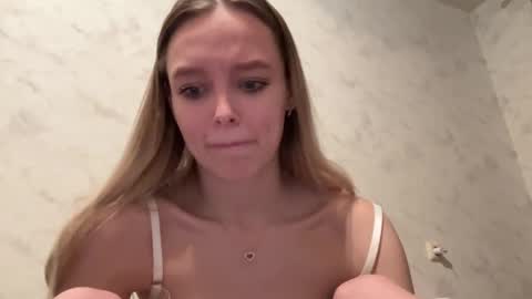 Snapshot of juicy_angels chatting on February 22, 3:14 pm alexa online show from February 22, 3:14 pm