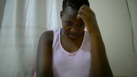 Snapshot of juicy_bella2 chatting on October 16, 8:43 pm juicy_bella2 online show from October 16, 8:43 pm